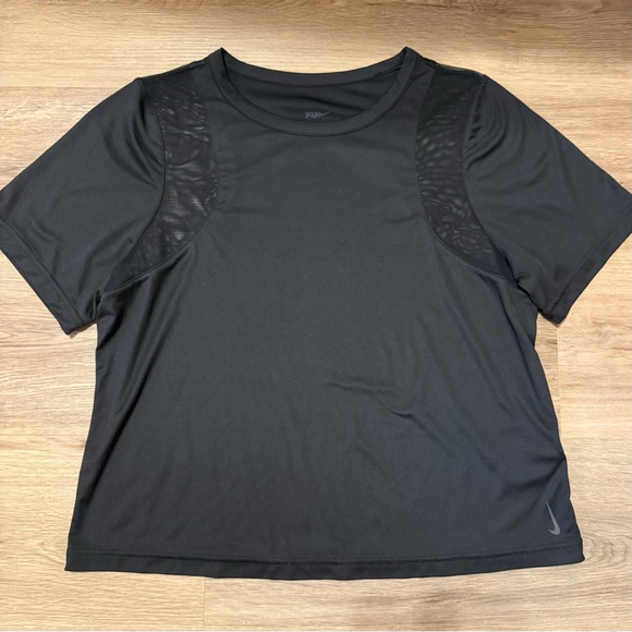 Nike Yoga DriFit Women's Black Mesh Detail Tee LIKE NEW - Picture 1 of 3